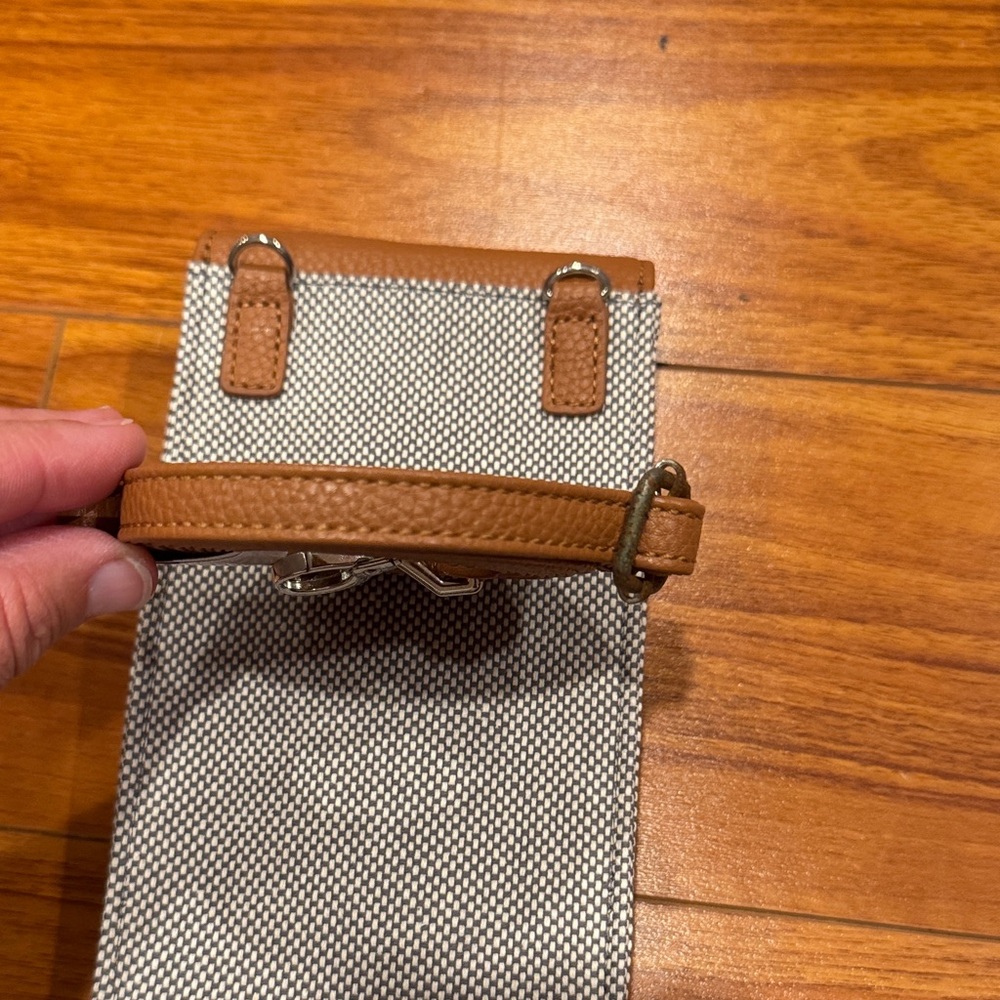 Thirty-One women’s Tan and Gray Wallet Set/ crossbody - Picture 5 of 5